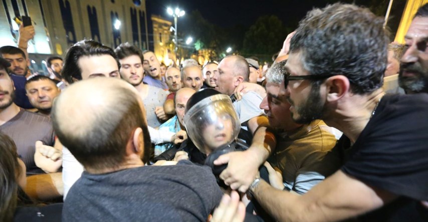 Predsjednik gruzijskog parlamenta podnio ostavku nakon nasilnih prosvjeda