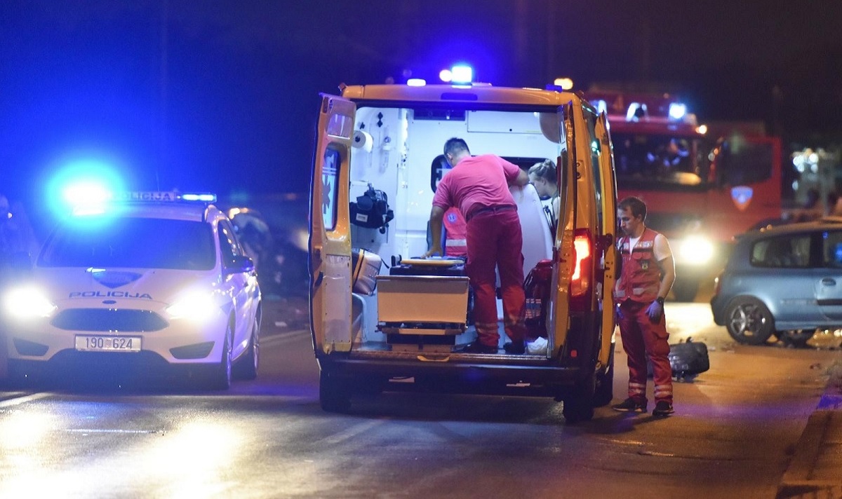 Crna noć na cestama: Poginula dvojica motociklista, mladić se bori za život