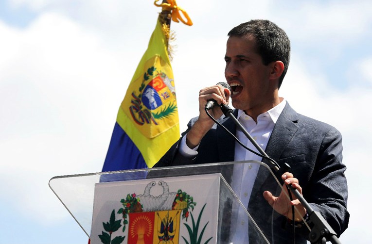 Guaido optužuje Madura: Želi prenijeti 1,2 miliijarde dolara u Urugvaj