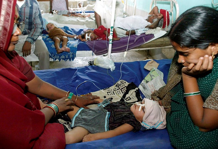 U Indiji umrlo više od stotinu djece, vjerojatno od posljedica encefalitisa