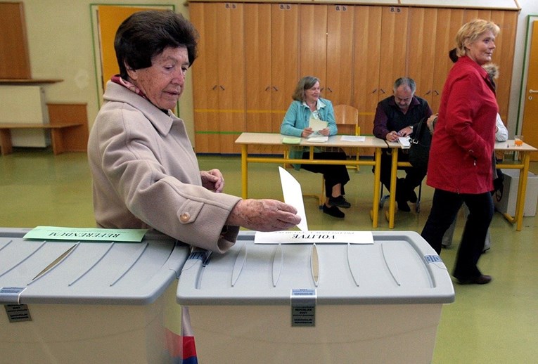 U Sloveniji započelo glasanje na lokalnim izborima