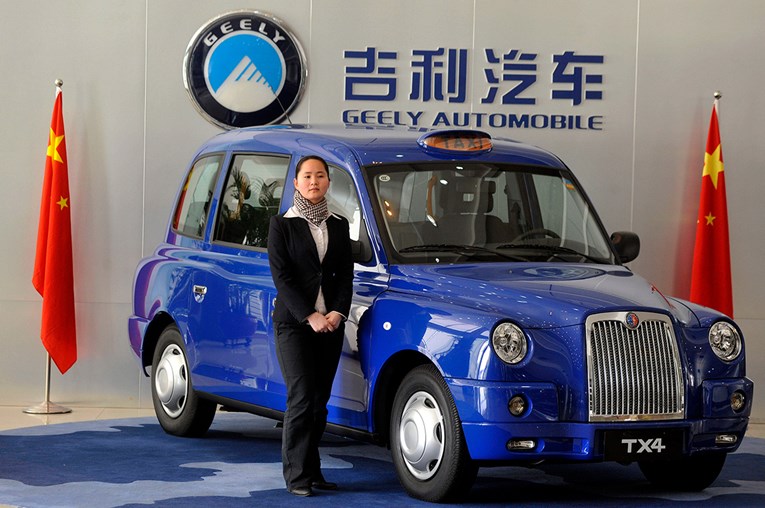 Prodaja automobila u Kini pala osmi mjesec zaredom