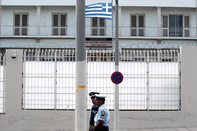 Grčka čistačica koja je lagala o obrazovanju ipak neće u zatvor