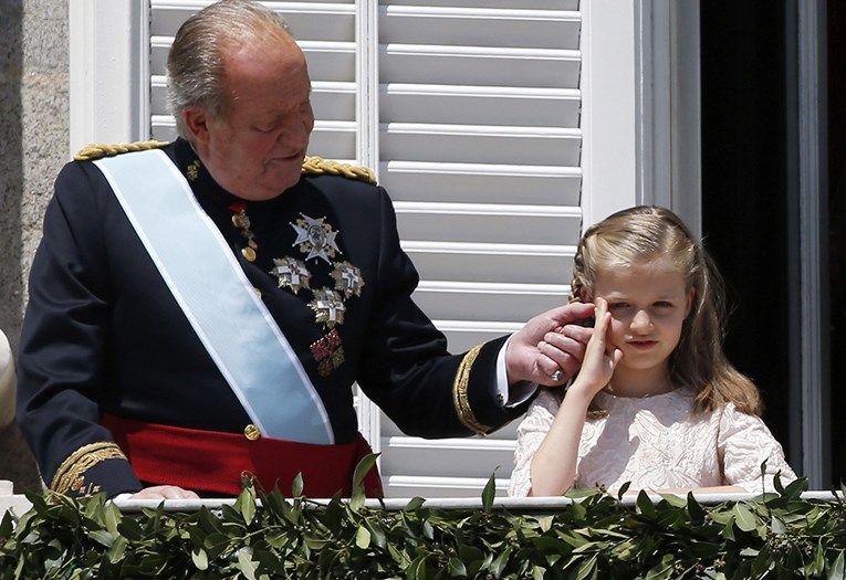 Bivši španjolski kralj Juan Carlos objavio povlačenje iz javnosti