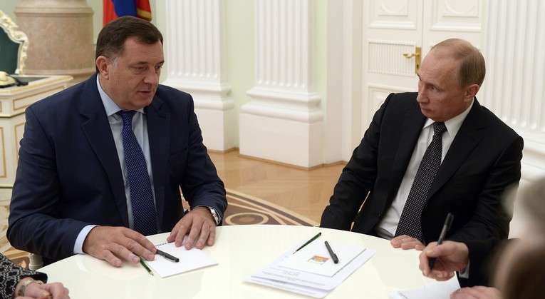 Dodik se sastao s Putinom, donio mu poseban poklon