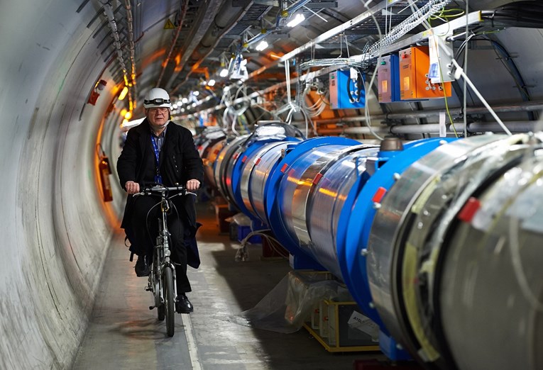 Hrvatska ulazi u CERN