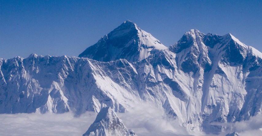 Na Mount Everestu u penjačkoj sezoni zasad poginulo 10 planinara
