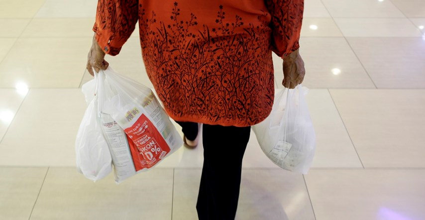 Britanci udvostručuju cijenu za plastične vrećice u trgovinama