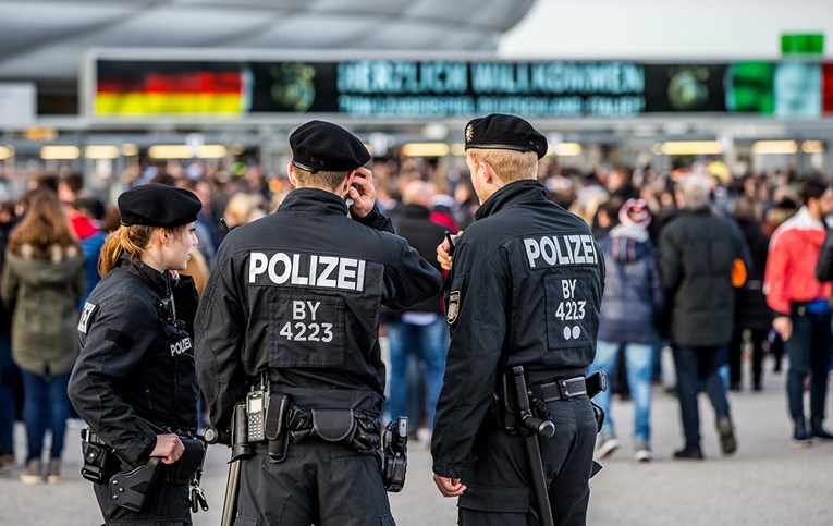 Hrvat u Njemačkoj nasred ulice nožem ubio suprugu, dobio doživotni zatvor