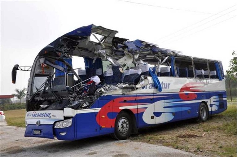 Prevrnuo se bus pun turista na Kubi, poginulo sedam osoba