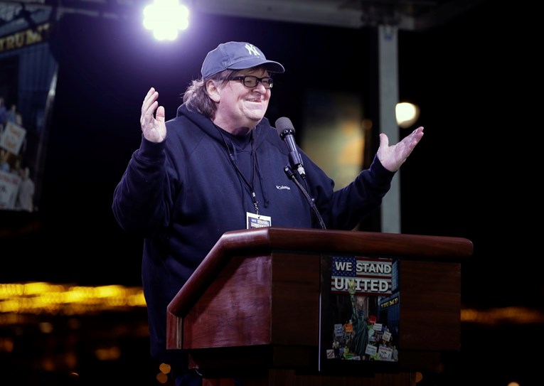 Michael Moore u novom dokumentarcu usporedio Trumpa s Hitlerom