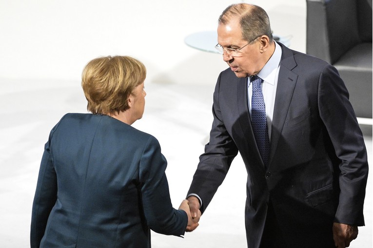 U tajnosti se sastali Merkel i Lavrov