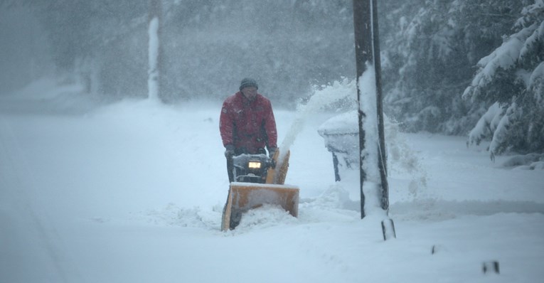 Snježna oluja zahvatila SAD. Tisuće domova bez struje, troje ljudi poginulo