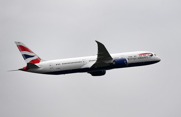 Boeing 787 British Airwaysa prisilno sletio u Istanbul