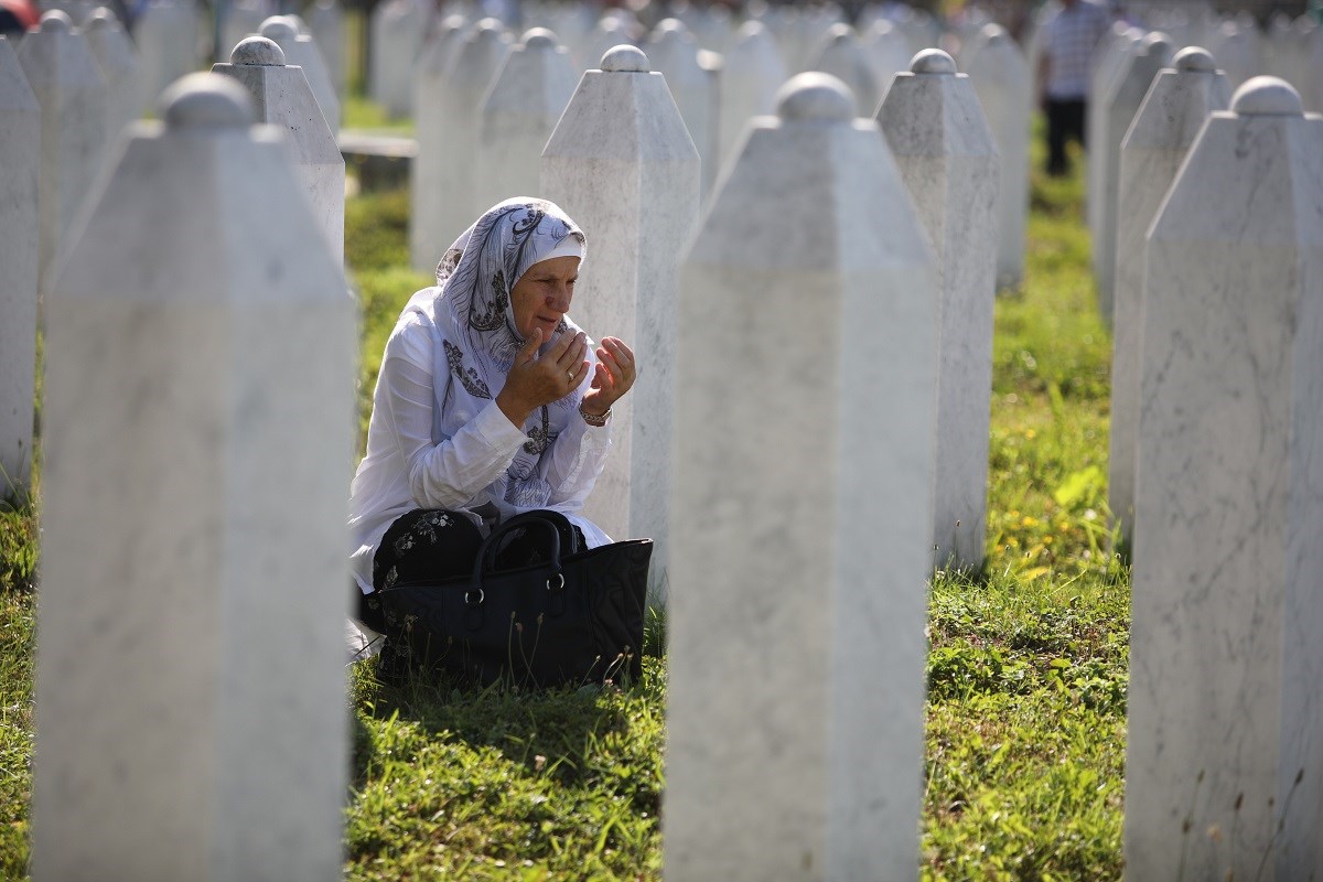 Prošle su 23 godine od genocida u Srebrenici. Na komemoraciju stižu tisuće sudionika