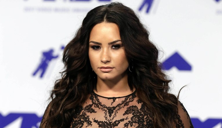 Demi Lovato radi veliku čistku na Instagramu: Otpratila je i Selenu Gomez