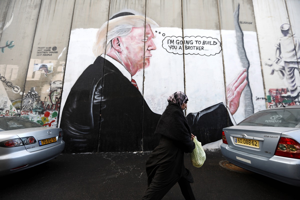 Policajci uhvatili tipa koji ispisuje grafite #loveTrump, postavili mu zamku