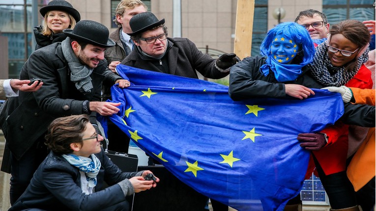 Istraživanje: Europljani misle da se migranti ne žele integrirati u društvo