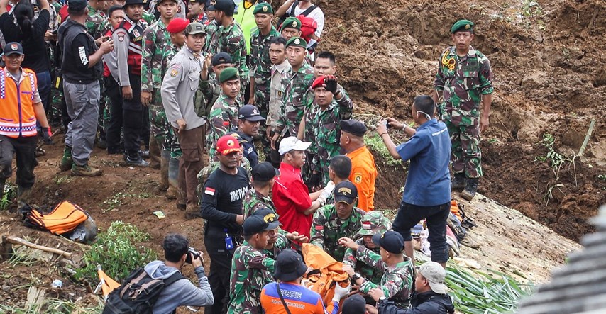 Čak 22 mrtvih i brojni nestali nakon velikih poplava u Indoneziji
