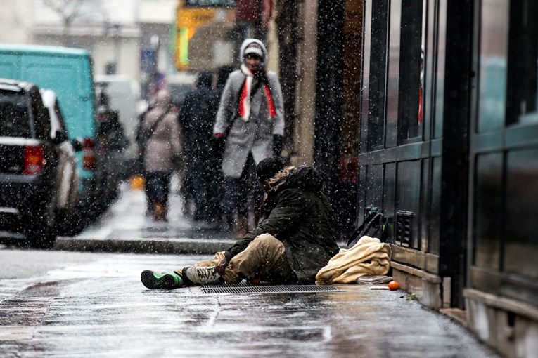 Pariz će beskućnicima tijekom zime osigurati smještaj i hranu u vijećnicama