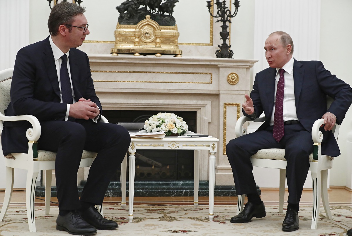 Vučić se hvali da je "dobio sve" od Putina. Ruski list: Putin ga je otpilio