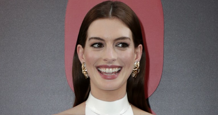 Poznata brineta Anne Hathaway u Veneciju stigla kao plavuša