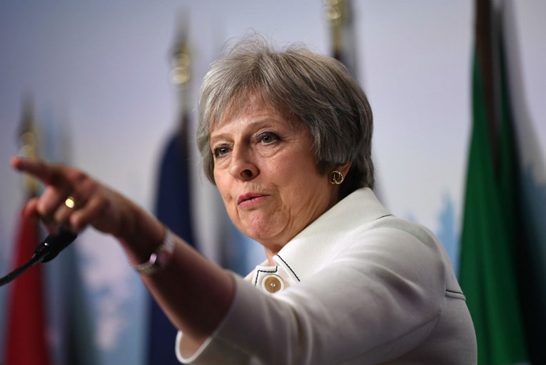 Britanska premijerka May pozdravila odluku da se zadrže sankcije Rusiji