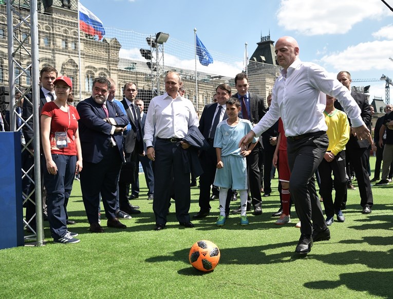 Predsjednik FIFA-e i Putin na Crvenom trgu vježbali penale