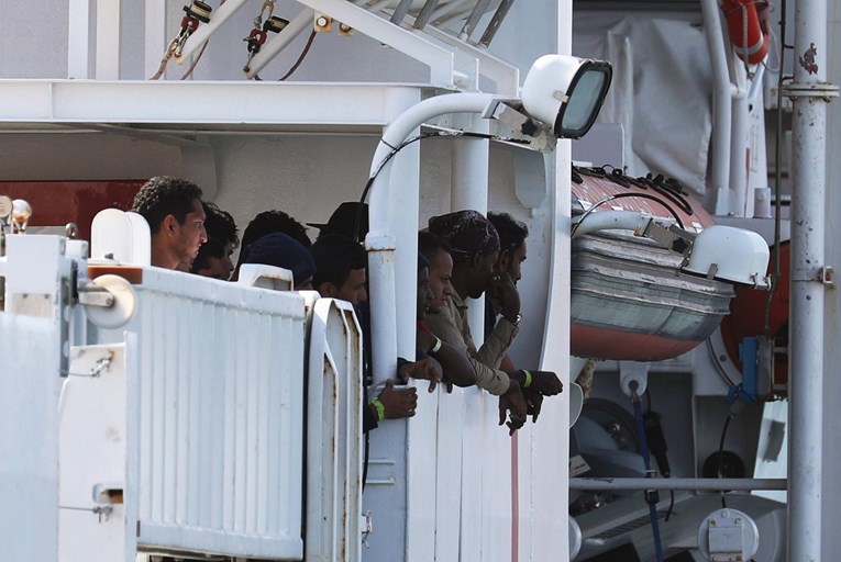 Italija traži da Crna Gora i Srbija prihvate dio migranata s broda kraj Sicilije