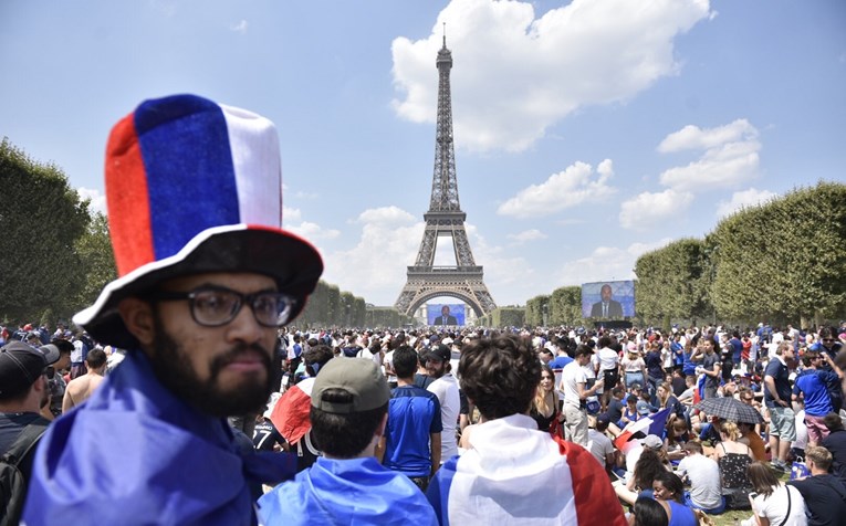 Ispod Eiffelova tornja utakmicu gleda 100.000 Francuza