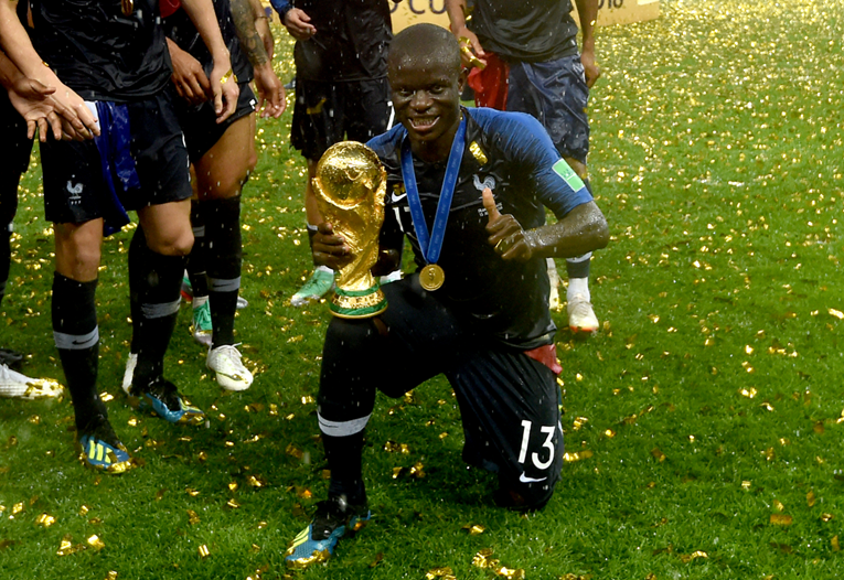 Francuski nogometaš se sramio tražiti fotku s trofejom, a onda je to skužio njegov suigrač...
