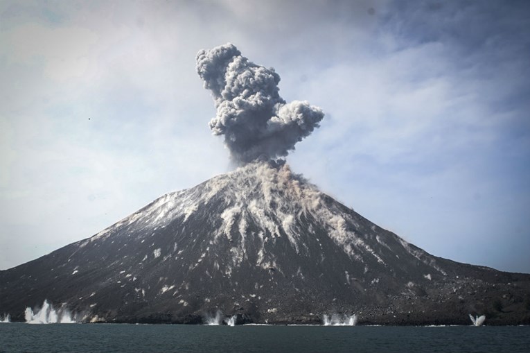 Anak Krakatau - opasan vulkan koji stalno prijeti