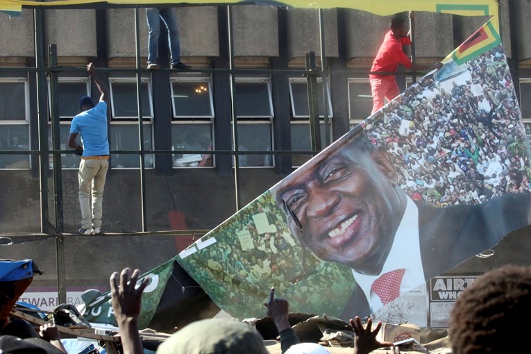 Primirje na ulicama Zimbabvea, vojnici čuvaju "red i mir"