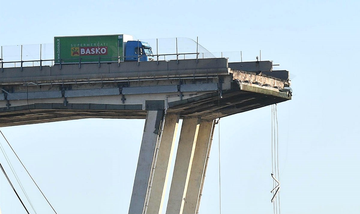 Vozač kamiona koji je za par metara izbjegao smrt: "Vidio sam kako se urušava"