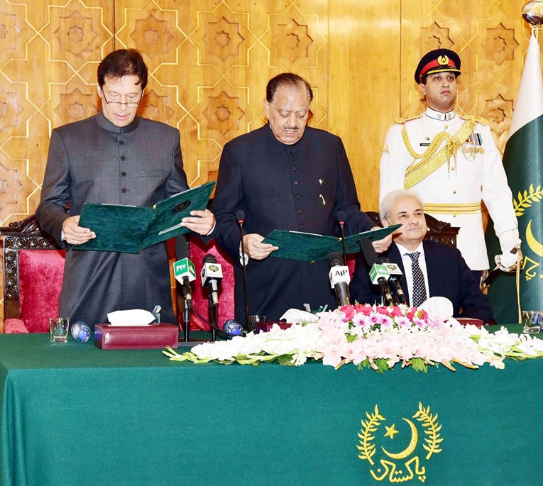 Imran Khan, bivša kriket zvijezda, prisegnuo kao novi premijer Pakistana