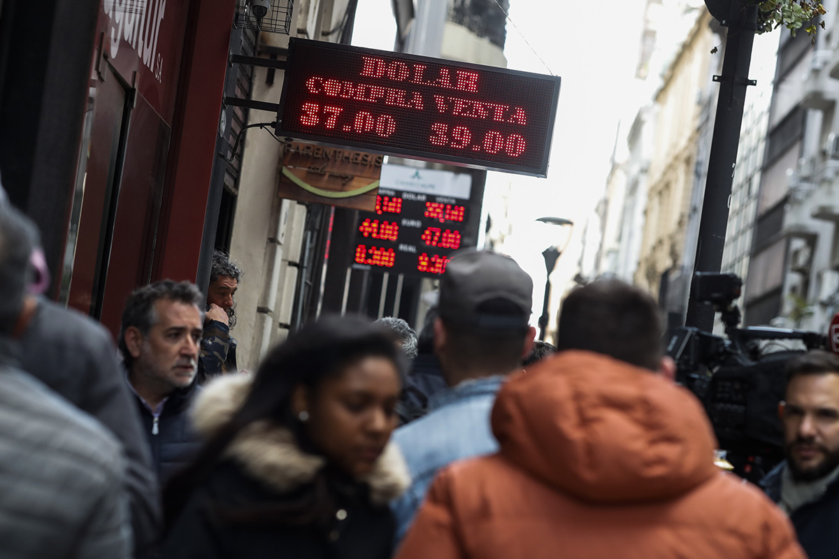 Argentina uvodi mjere štednje, navodno će ukinuti 10 ministarstava