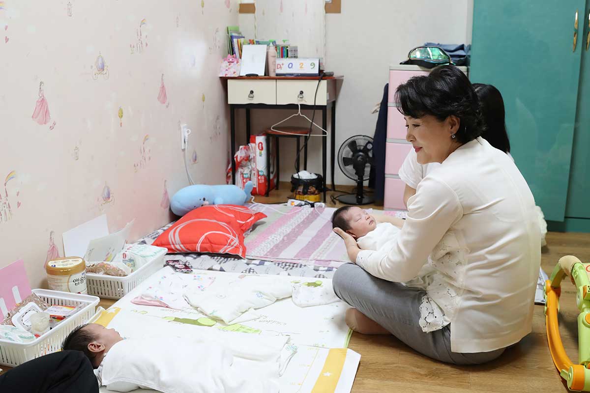 U Južnoj Koreji s danom rođenja dijete već ima 1 godinu. Neki žele promjene