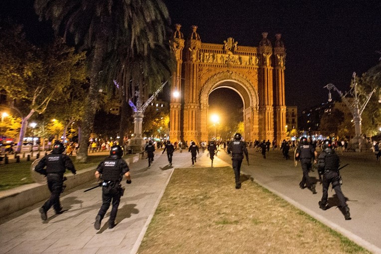 Amerikanci upozorili na terorizam u Barceloni, policija traži napadača