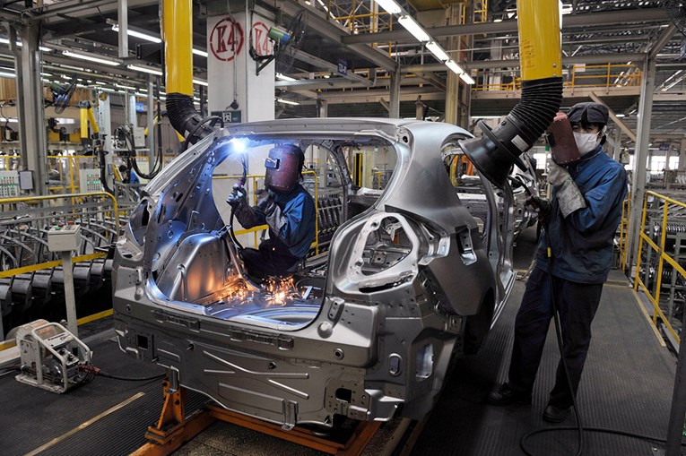 BMW će s partnerima proizvoditi električne baterije