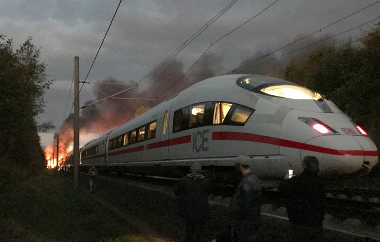 Netko je izveo napad na vlak u Njemačkoj, pronađeno prijeteće pismo na arapskom