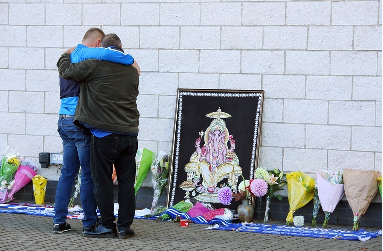 Leicesterovi navijači s cvijećem pred stadionom: "Teško da je itko preživio"