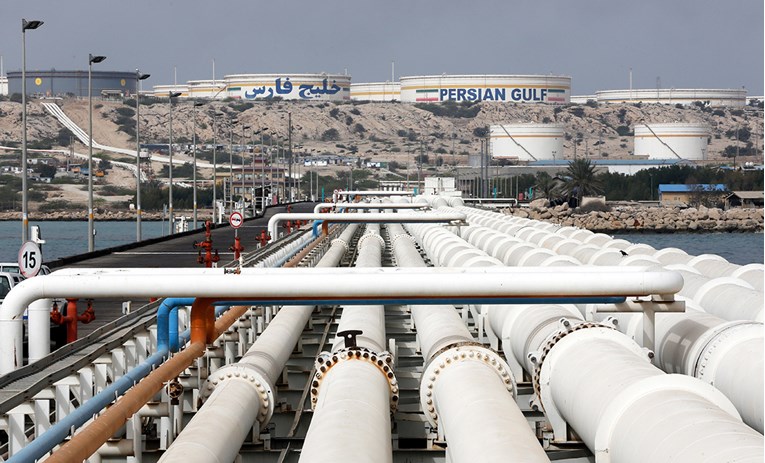 Tri zemlje potpuno prestale uvoziti iransku naftu, Amerika ne želi reći koje