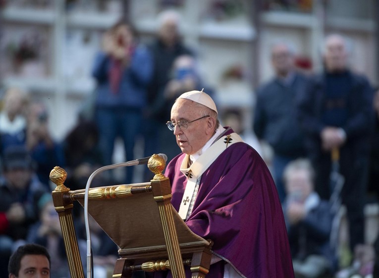 Papa izjavio da je potresen zbog žrtava džihadističkog napada u Egiptu