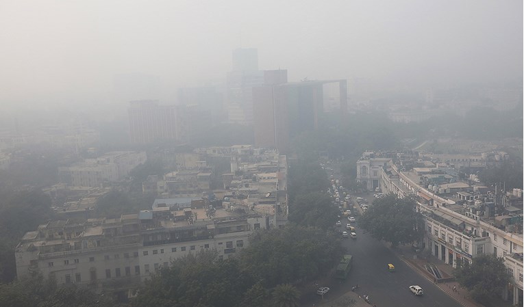 BBC: Nakon slavlja Delhi je okovan smrtonosnim smogom