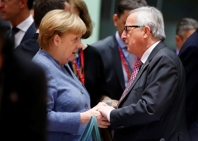Merkel stala uz Junckera u sukobu s Orbanom