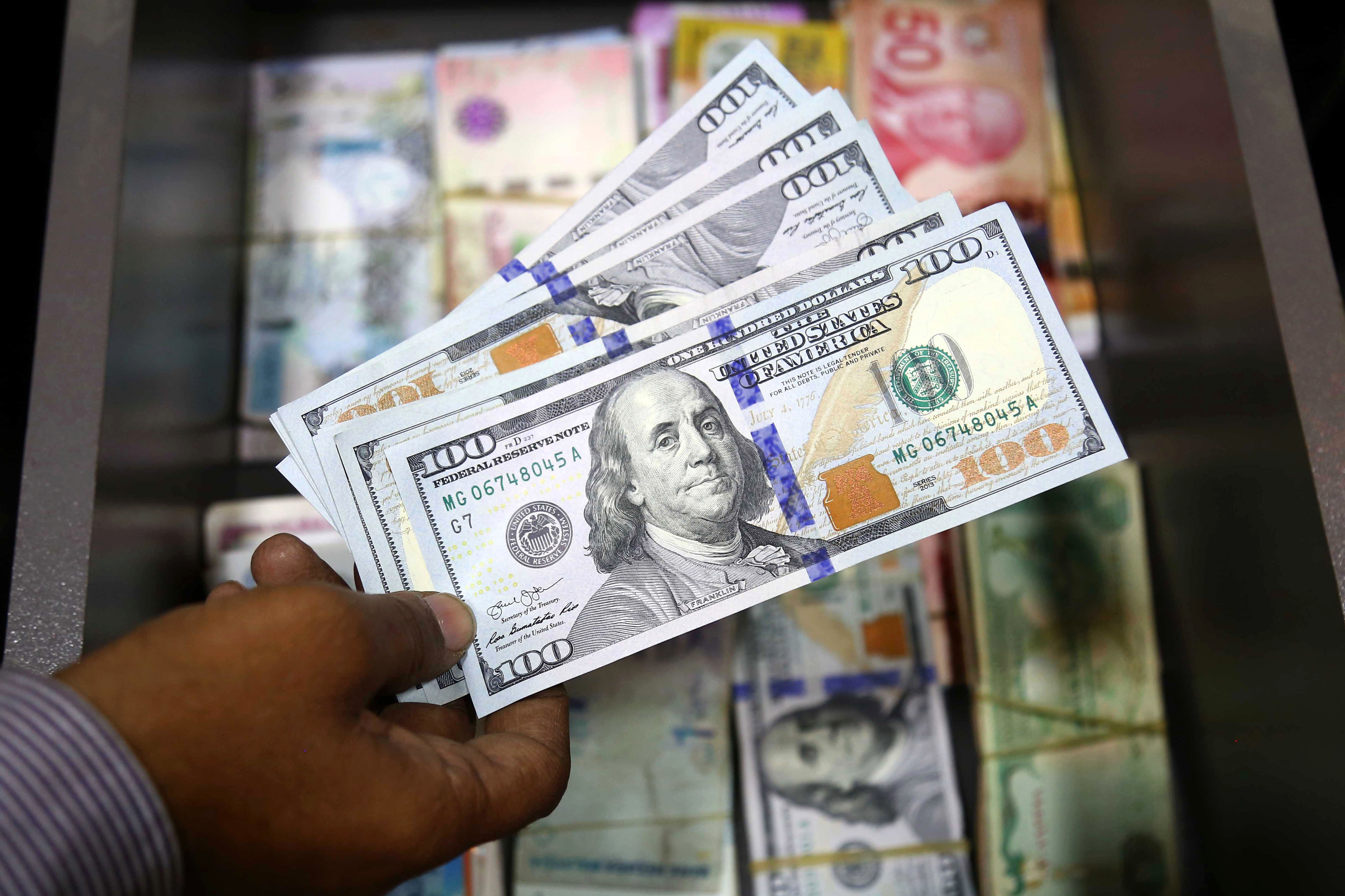 Dolar ojačao, unatoč signalima o usporavanju rasta kamata u SAD-u