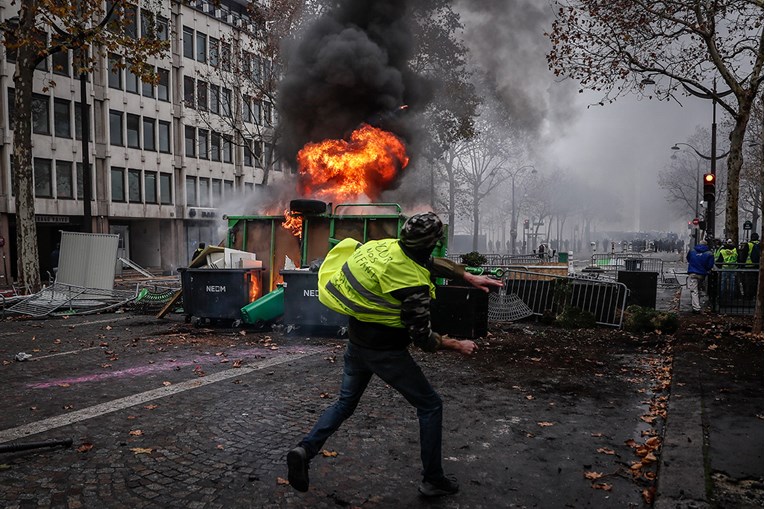 Francuska vlada popustila pred prosvjednicima, neće dizati cijene goriva