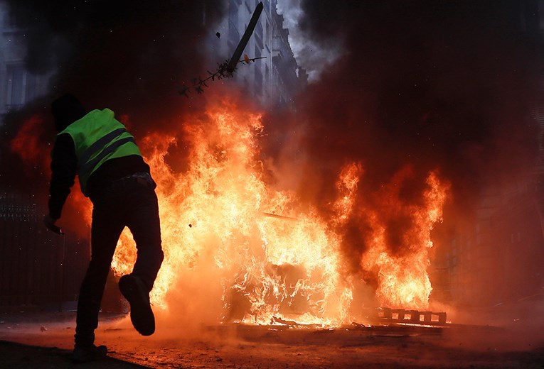 Nasilje i neredi u Parizu: Jučer uhićeno 378 ljudi, 133 osobe ozlijeđene