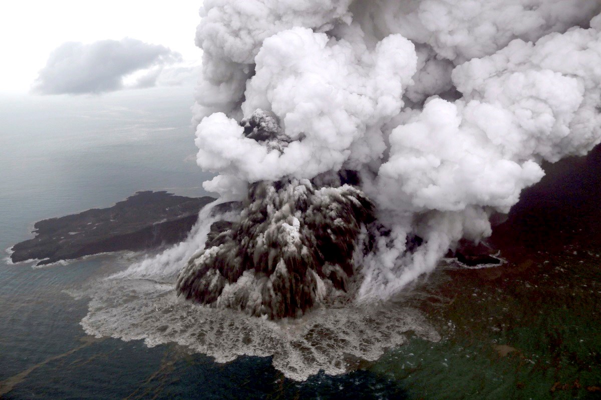 Uzbuna u Indoneziji, prijeti nova erupcija i tsunami: "Ne prilazite obali!"