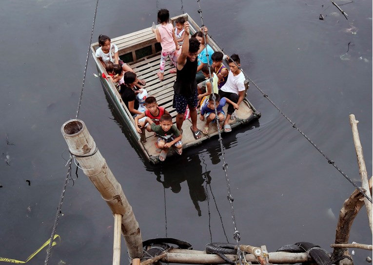 U odronima i poplavama na Filipinima poginulo 26 osoba